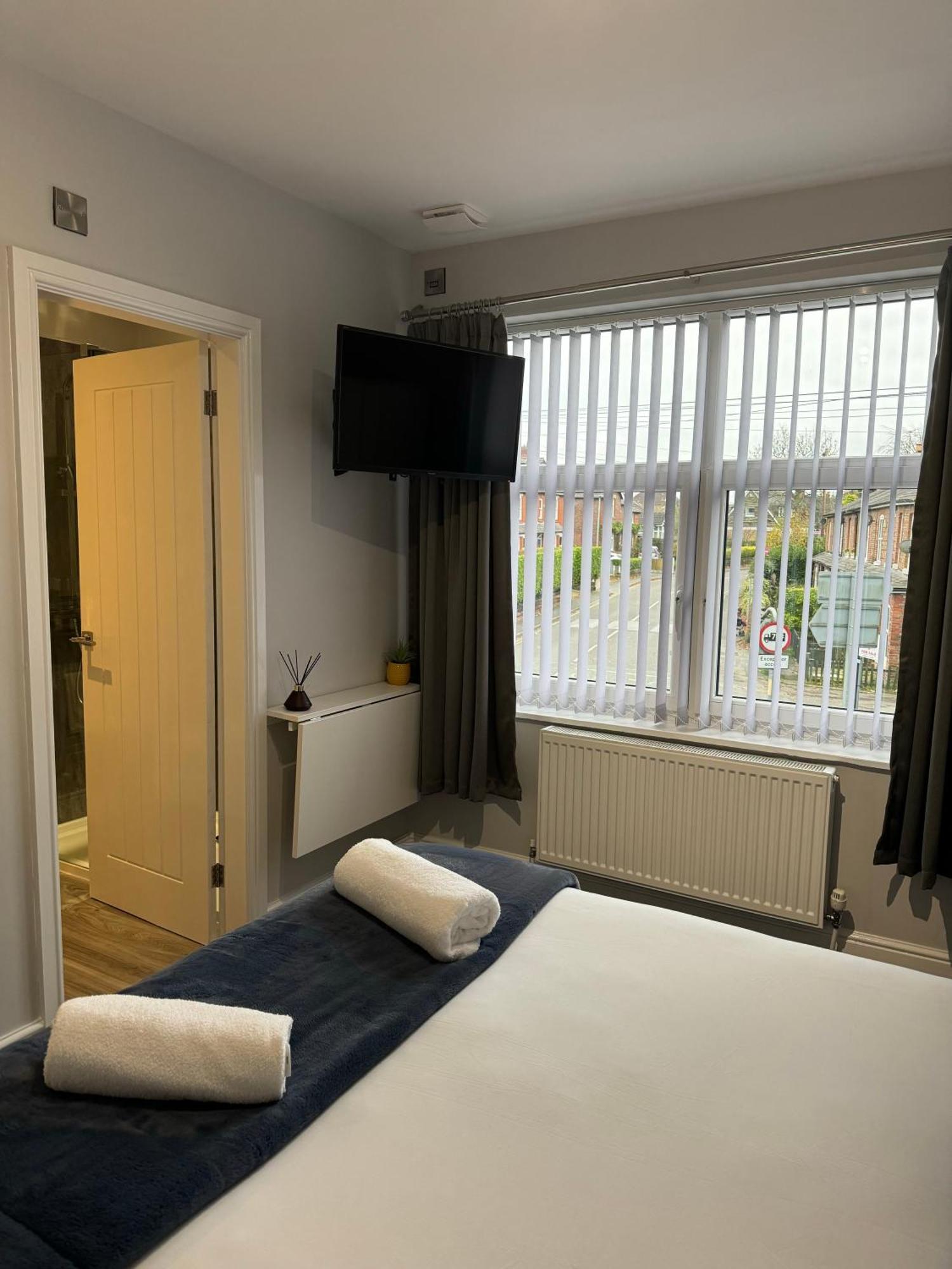 Hotel Lymm Living à Warrington  Extérieur photo